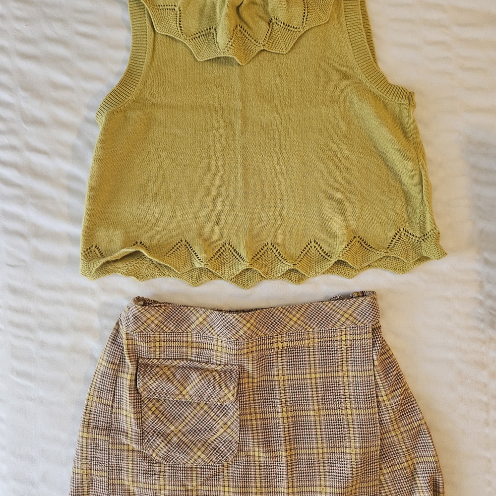Charming Kids' Yellowish Green Knit Top and Plaid Skort Set